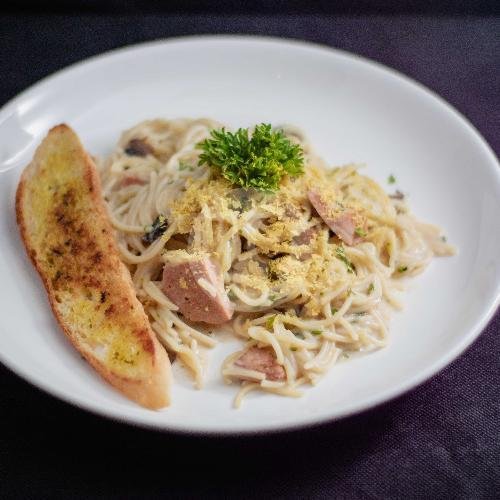 Spaghetti Bolognese menu Black Forest Vegan Cafe, Brontokusuman