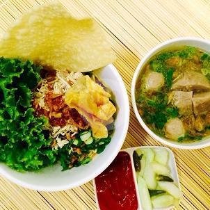 Cwie Mie Istimewa Ceker Ayam Balado menu Cwie Mie 87, Lombok