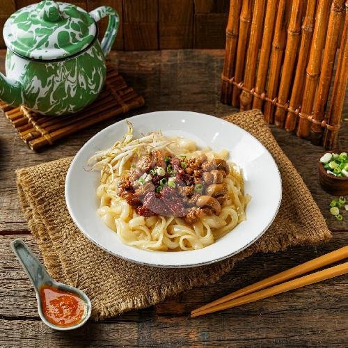 Mie Komplit (Normal) menu Bakmi Aloi, Dharmawangsa