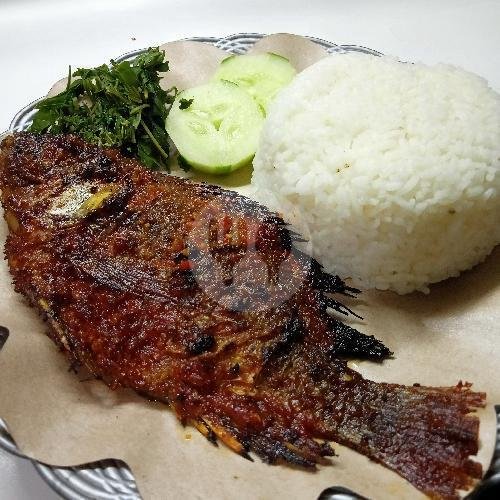 Ayam Bakar Pedas Plus Nasi Putih menu Warung Setopan, Dau