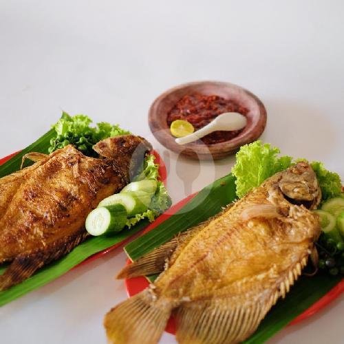 Potongan Ayam Paha/Dada menu Ayam Bakar & Goreng Simpang Siliwangi, Buah Batu