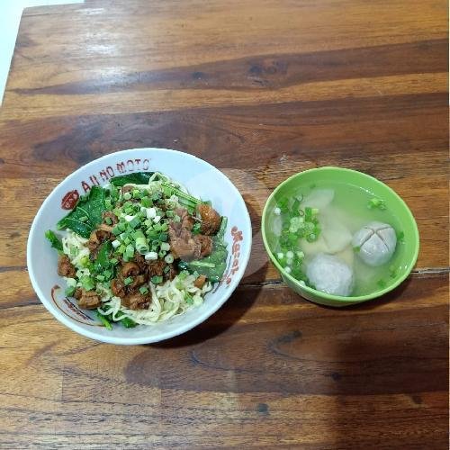 Pangsit Basah menu Mie Ayam dan Mie Ayam Bakso Mas Agus, Veteran
