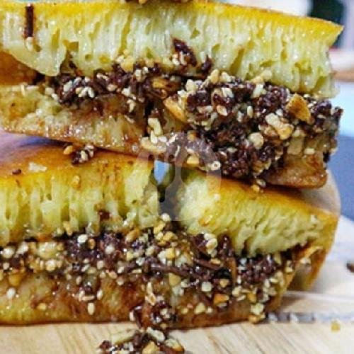 1/2 Kacang Coklat 1/2 Ketan Hitam + susu menu Martabak Bangka H. Anas, Jatiwaringin