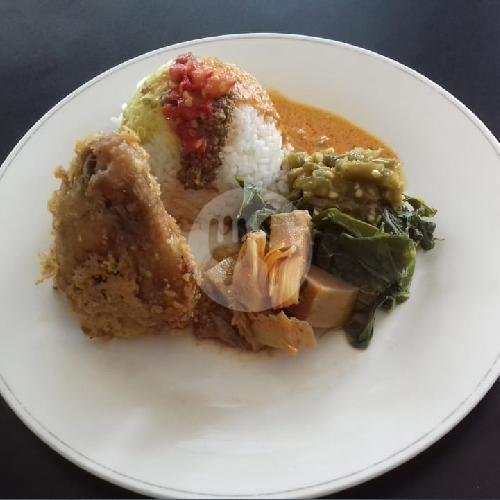 Nasi Ayam Goreng menu RM Padang Ratu Minang (Ungaran), Diponegoro