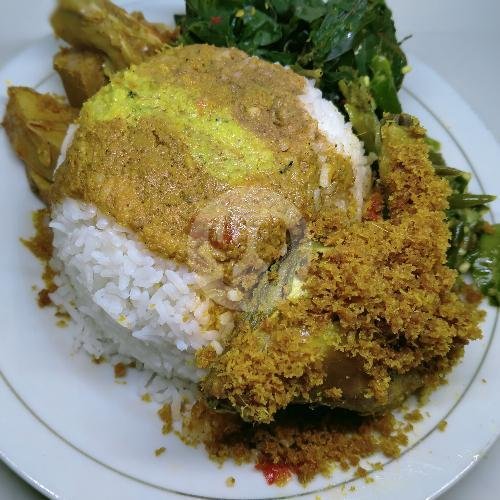 Nasi + Ayam Goreng Serundeng menu RM Padang Mahkota Minang