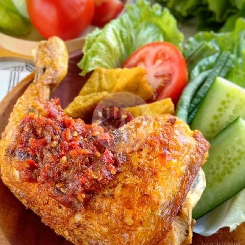 Ayam Goreng menu Warung Mantul, Jatinegara