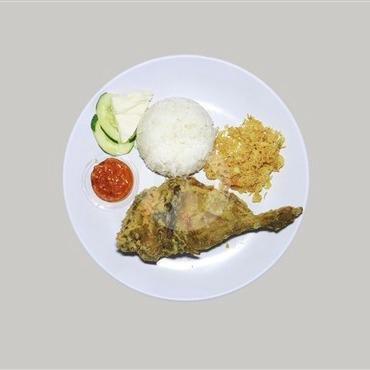 Ayam Kremes menu Ayam Goreng Kremes Mak Yek, Soekarno Hatta