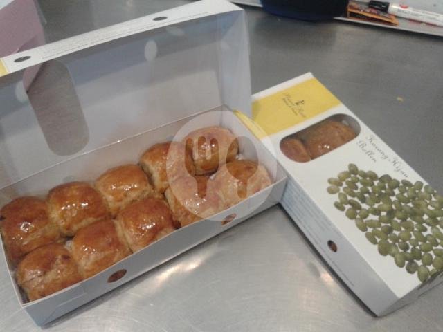 Bolen Peuyem / Tape menu Prima Rasa Bakery & Pastry, Kebon Kawung