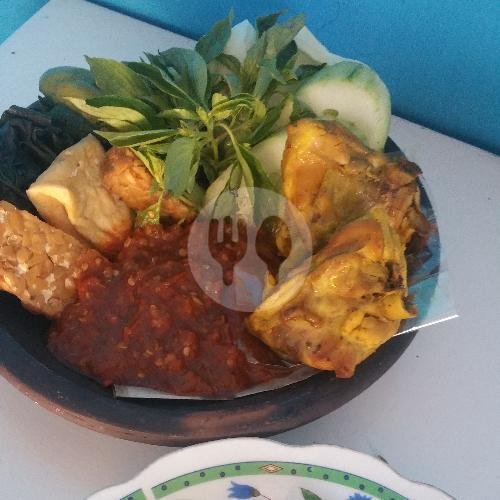 Nasi Tempe Tahu + Nasi + Lalapan menu Warung Wader Penyetan, Menanggal