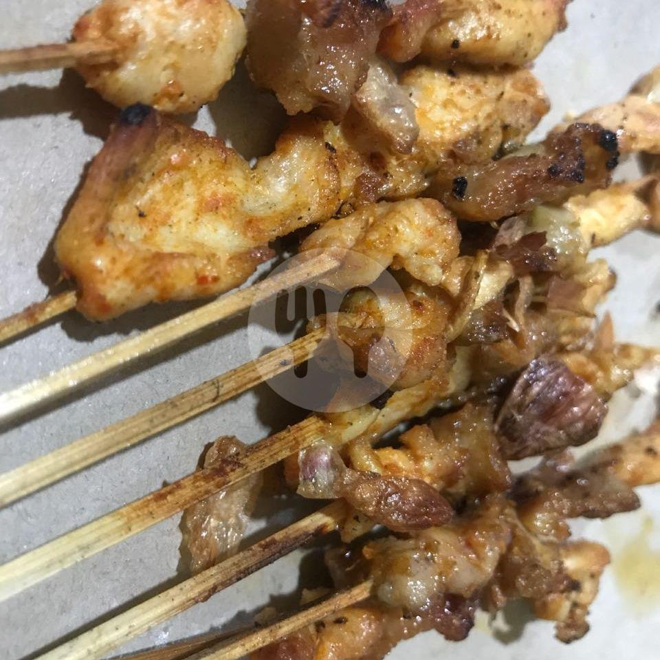 Sate Asin Pedas Mas Acong: Surga Kuliner di Bandung yang Wajib Dikunjungi
