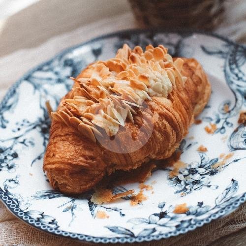 Strawberry Danish Retawu menu Retawu Deli, Oro Oro Dowo