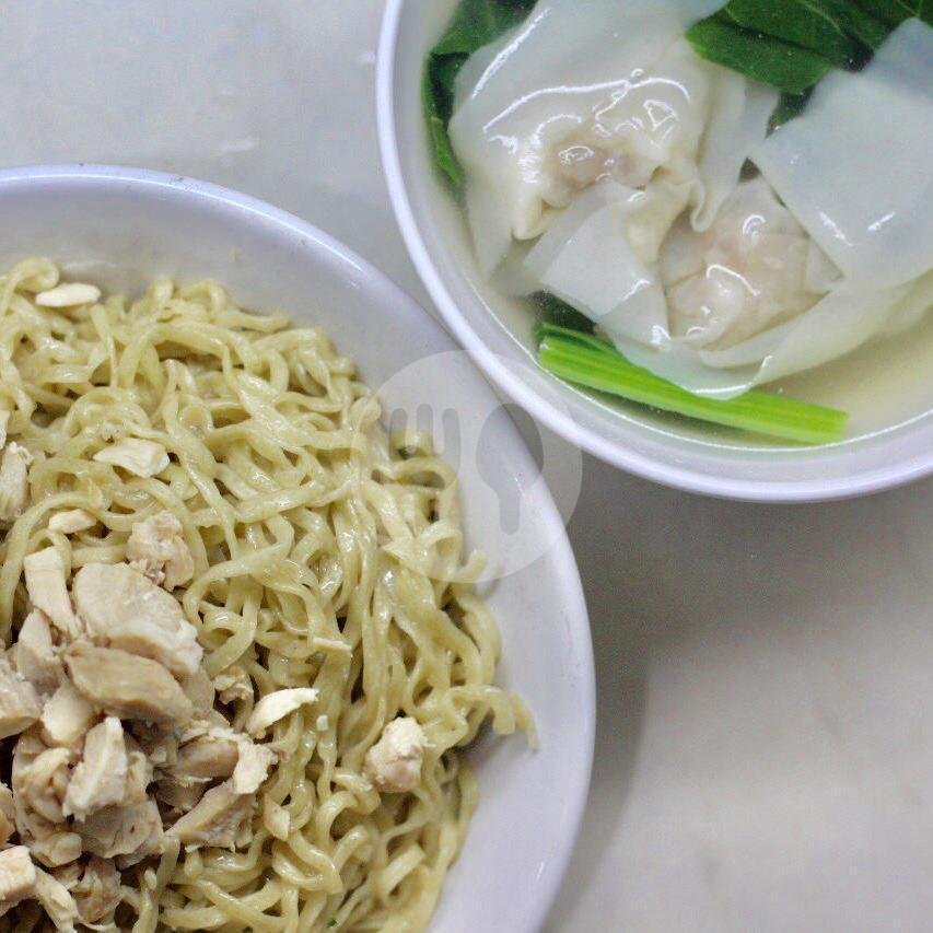 Yamien Asin Ayam Pangsit menu Lomie 61, TKI