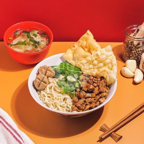 Mie Ayam (goreng) + Pangsit + Bakso menu Mie Ayam Santika, Cebongan