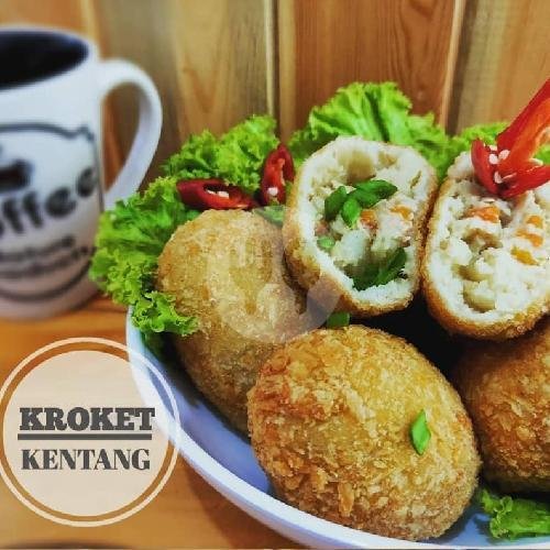 Risoles Mayo Sosis menu Kue Luwes Surabaya, Sukolilo