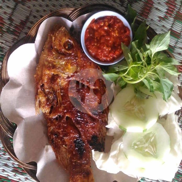 Ayam Goreng Kremes menu Ayam Bakar & Kremes Mbak Witri, Tasikmadu