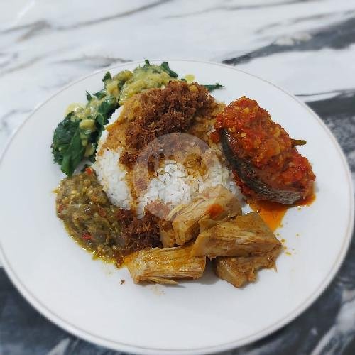 Nasi Ayam Kere (Ayam Gulai ) menu Masakan Padang Roda Baru 99, Puntodewo