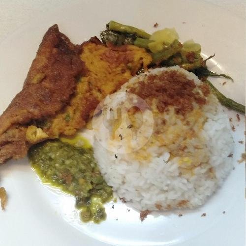 Nasi Telur Bulat + Bergedel Padang menu RM. Padang UPIK, Palur