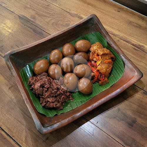 Gudeg Krecek Telur 2 ( Dus ) menu Gudeg Yu Djum, Kaliurang