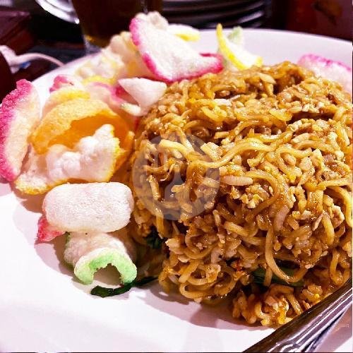 Nostalgia Rasa di Nasi Goreng Mie Dogdog Warmindo Piyantun Kuningan, Sukoharjo