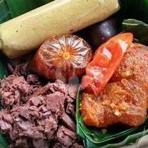 Gudeg Bunda: Nostalgia Rasa di Taman Kuliner Sulfat