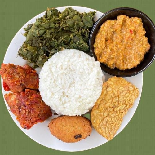Sego Sambel Pepes Ayam Pedas menu Sego Semanggi Mbok Rewel, Gandrung