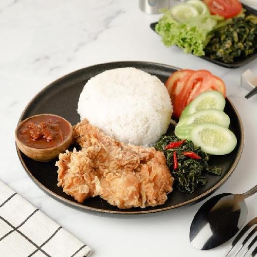 Kulit Ayam Krispy Komplit menu Pawon Mbak Yuli, Hegarmanah
