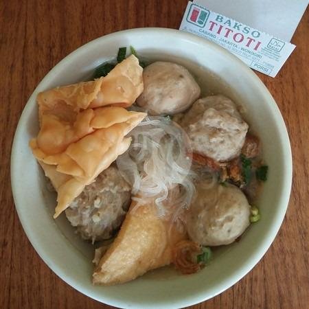 Bakso Mie Kuning menu Bakso Titoti Solo, Honggowongso