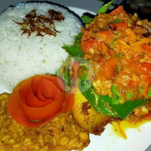 Paha Goreng menu Ayam mantul lie resto, Desa pekantingan