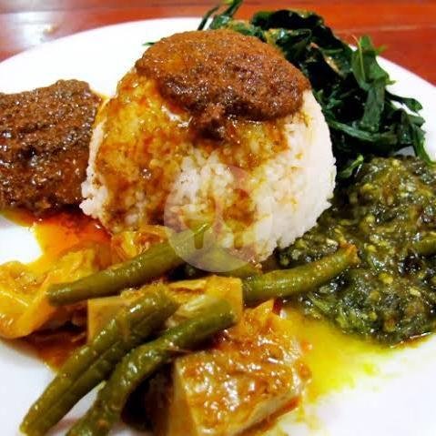 Review Nasi Padang Fajar Minang: Surga Kuliner di Surabaya