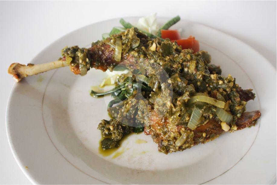 Ayam Ijo menu Warung Enaak, Bantul