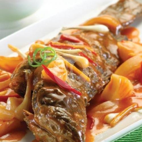 Gurame Saus Asam Manis+nasi+salad+es Teh Manis/air Mineral menu ICHA STEAK & SEAFOOD