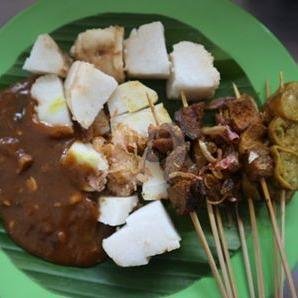 Sate 1/2 Porsi (5 tusuk) + 1/2 Ketupat menu Sate Padang Jaso Kawan, Terusan Jakarta