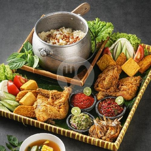 Paket Liwet 4 Orang Ayam Bakar menu Pondok Selera Sunda, Sukajadi