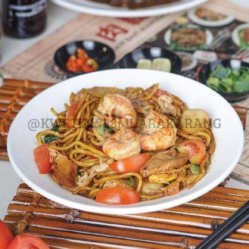 Kwetiaw Goreng Spesial menu Kwetiaw Sapi Mangga Besar 78, Wolter Monginsidi
