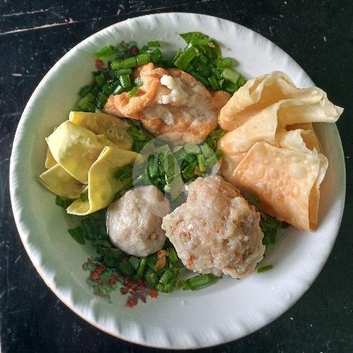 Seporsi Bakso Cumi menu Bakso Mercon Kuah Ndower Bang Hasan