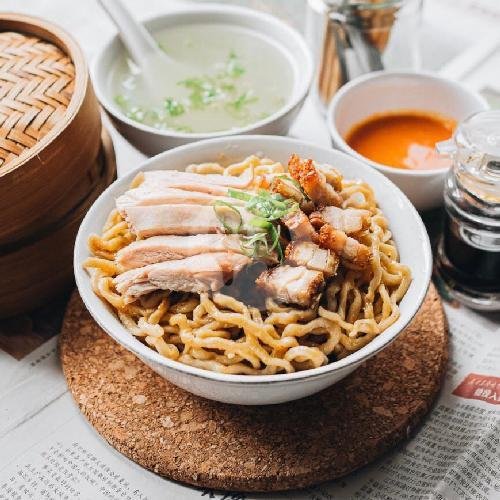 Bihun Campur 1/2 (Ayam Rebus + Babi Panggang) menu Bakmi Along, Green Garden