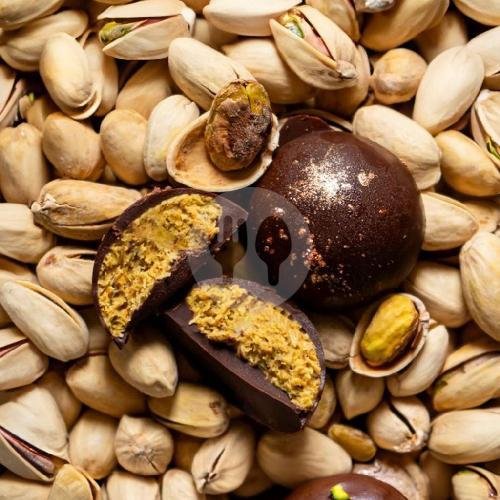 The Viral Dubai Chocolate Box menu Ovenmuni, Kawi Atas
