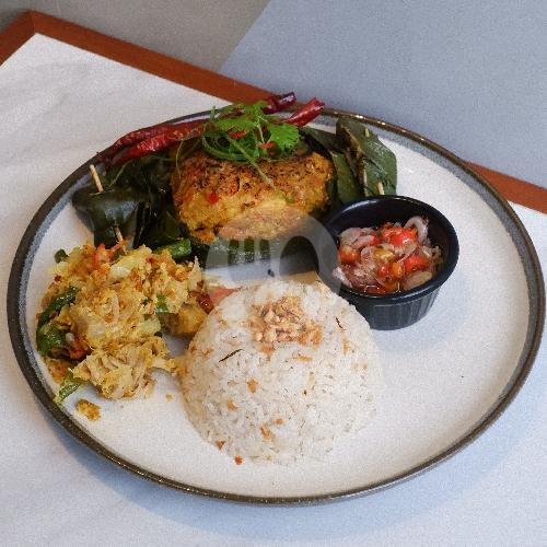 Ayam Betutu menu Maketh Coffee & Eatery, Danau Agung