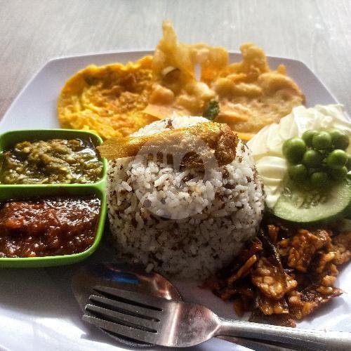 Pepes Ayam dengan Daun Kemangi menu Nasi Tutug Oncom si Menak