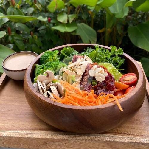 Grilled Chicken Quinoa Salad menu Noughts & Crosses, Paskal Hyper Square