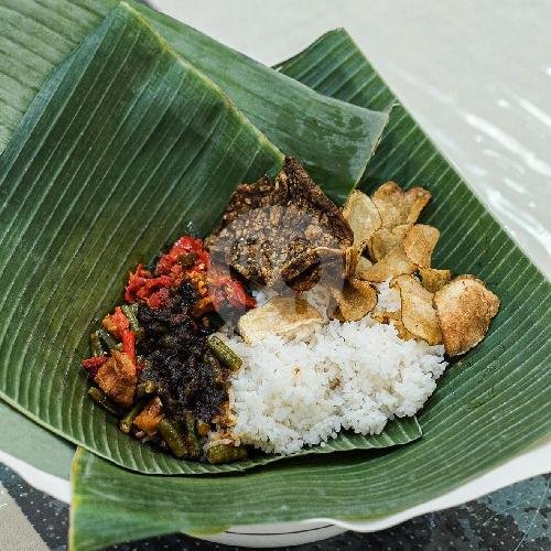 Nasi Bungkus + Ikan Gembung menu Restoran Garuda, Cikini