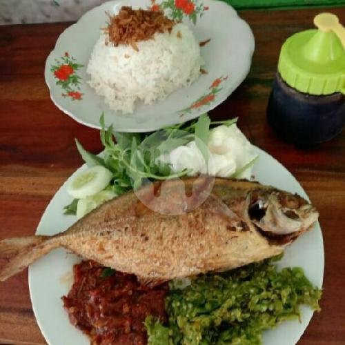 Ikan Kuik Goreng  Tanpa Nasi + Sambel Merah + Sambel Ijo + Lalapan menu Ayam Bakar 77 Bang Jenggot