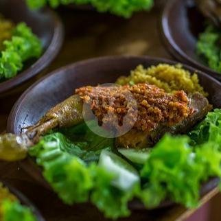Ayam Gulung Hijau menu Ayam Gepuk Eco Raos, Pleburan