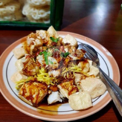 Tahu Kupat Telur Mas Edo: Surga Kuliner di Mojolaban yang Wajib Dicoba!