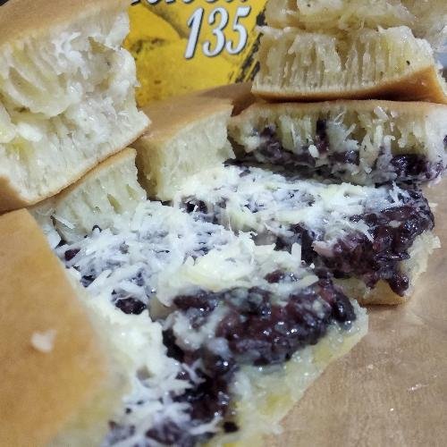 Martabak Manis   Keju Ketan Hitam menu Martabak Ponkqi 135, Kebon Kopi
