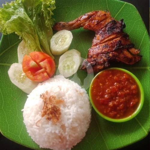 Nasi Ayam Bakar Paha Tahu Tempe Es Teh Manis menu Ayam Bakar Mbal Mbul Jaya, Kebon Jeruk