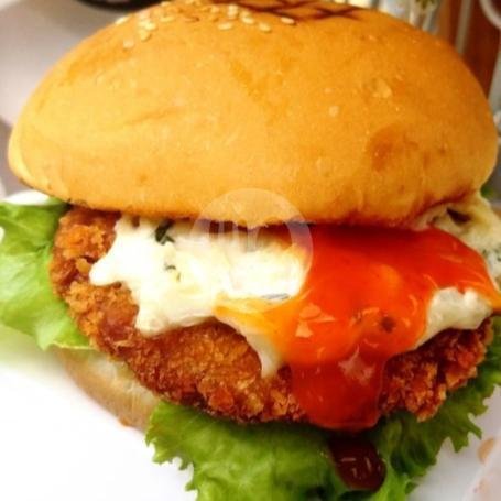 Burger Ciken Naget + Telor + Keju. menu Burger Rifki, Ranca Sabir