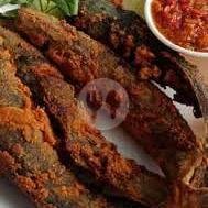 Ikan Goreng Emas Bumbu Kemiri Nasi Putih + Sambal Bajak + Lalapan menu Ayam Goreng Bumbu Kemiri, Kebun Kopi