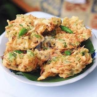 Tempe Goreng Tepung menu Nasi Kuning dan Ayam Bakar Dapur Ceria, Sarijadi