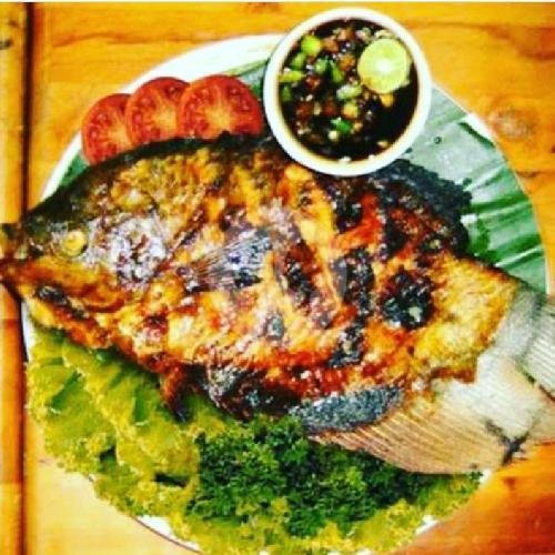 Mujair Bakar Manis menu Gule Kepala Ikan Mas Agus, Klojen